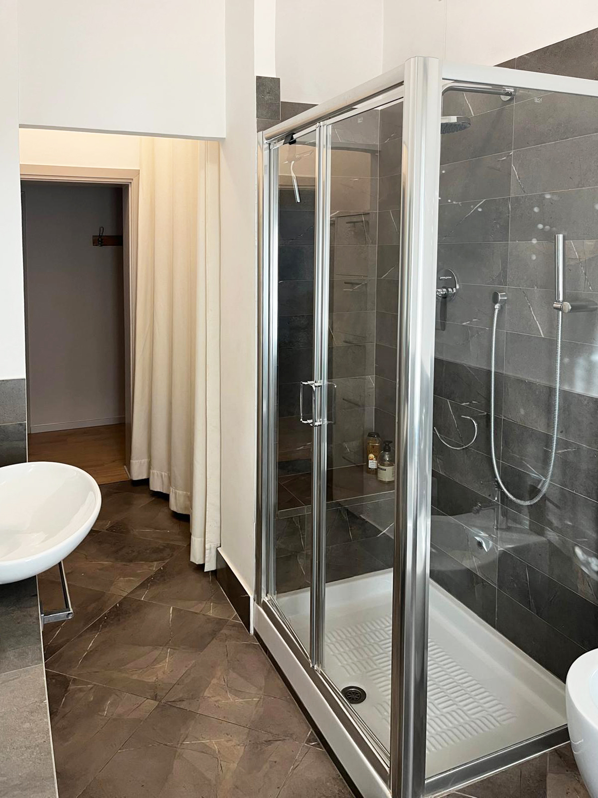 Bathroom — photo 3 — Dalla Pia, Spello, Umbria