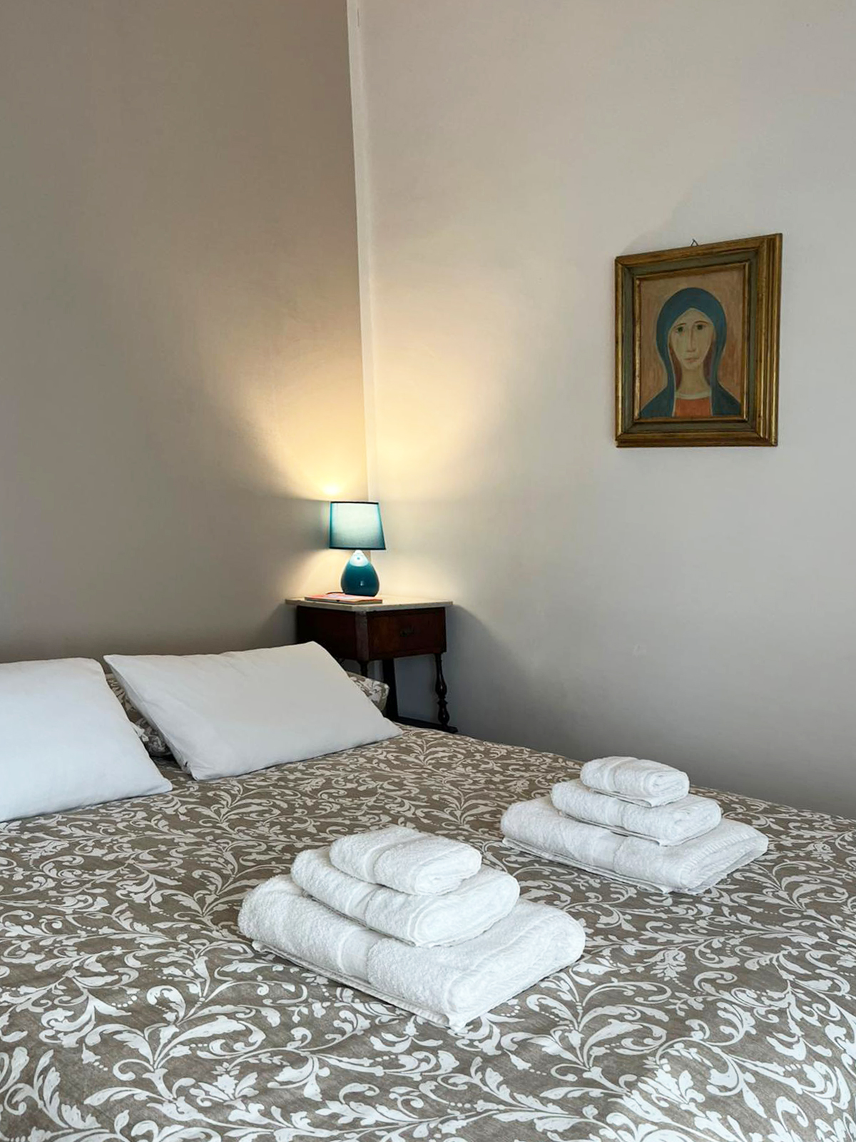 Queen bedroom — photo 1 — Dalla Pia, Spello, Umbria